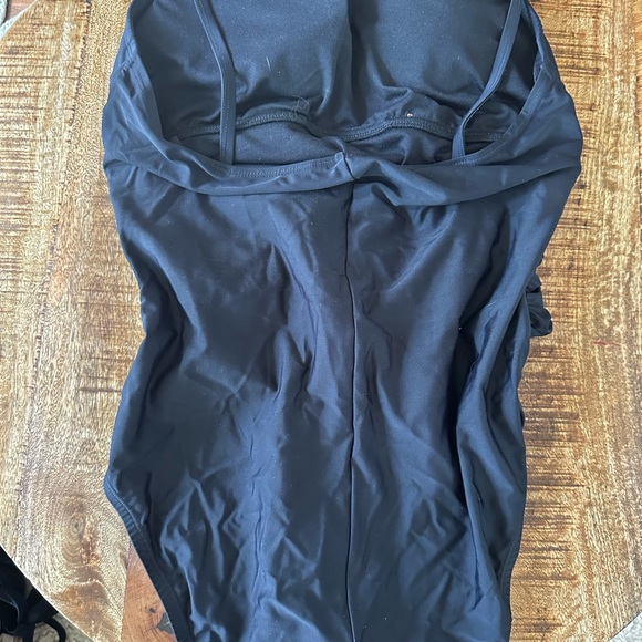 Ellen Tracy, women’s swimsuit size 14, black keyhole - Picture 3 of 4